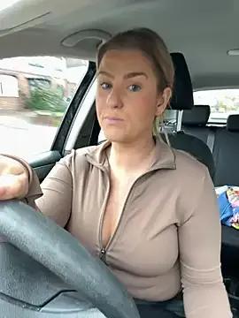 Charleigh_xx on StripChat