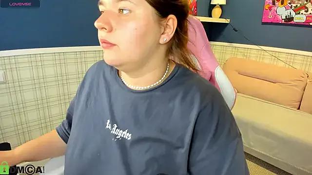 Chloee_White on StripChat