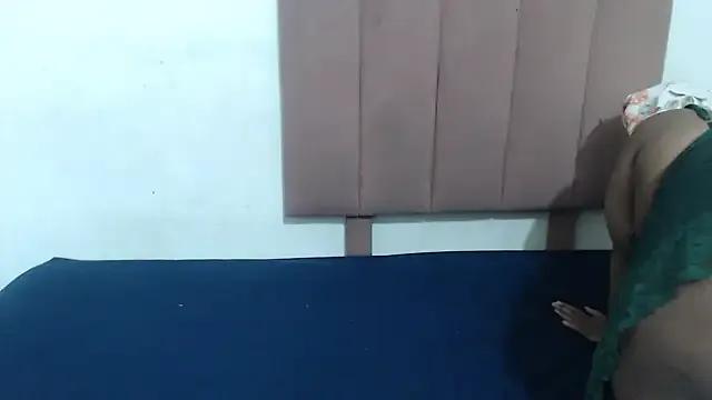 Chubby_Queenx255 on StripChat