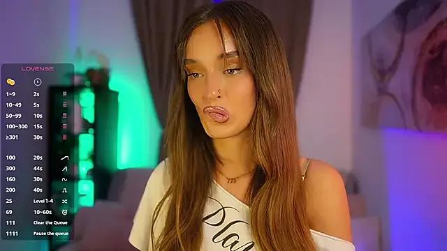 Clara_Nia on StripChat