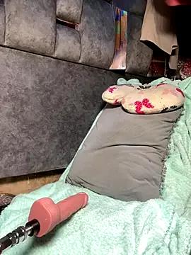 coral1727 on StripChat