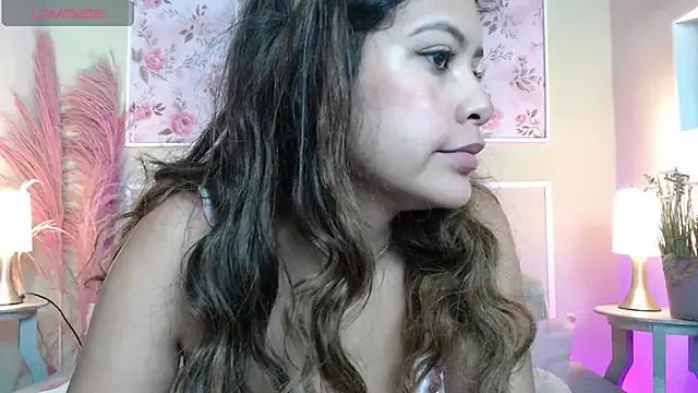 CurlyDani on StripChat