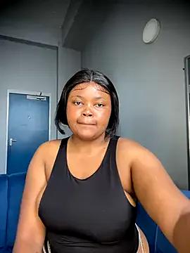 Curveysinaa on StripChat