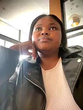 Curveysinaa on StripChat