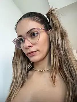 cuteluci_ on StripChat