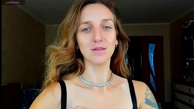 desired_zzoya on StripChat