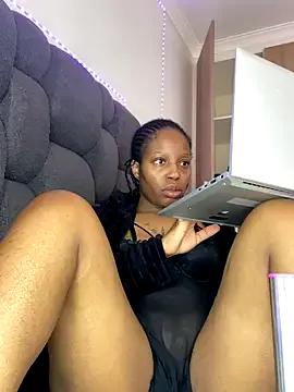 Diamondpussy97 on StripChat