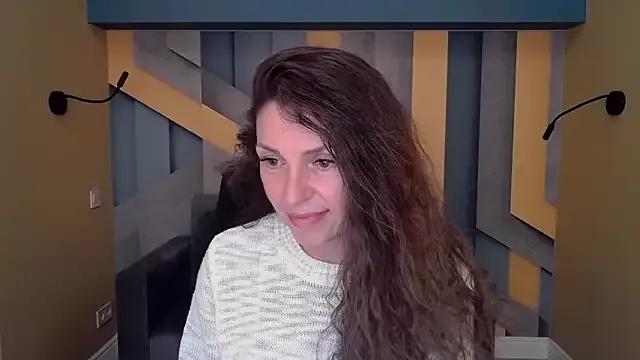 EllaLong on StripChat