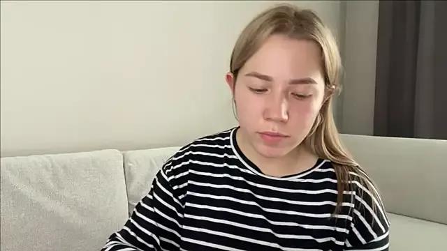 Embersweetbunny on StripChat