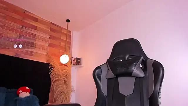 Emily_brown04 on StripChat