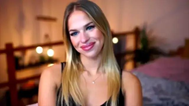 Emilyvanroessel — Sensual booty creaming show