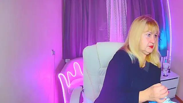 EmmaEllison on StripChat