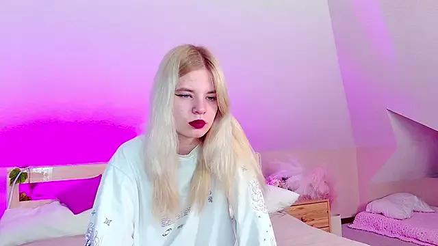 Erica_Elnak on StripChat