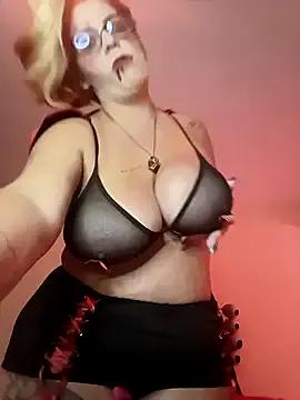 Escarlate4you_ on StripChat