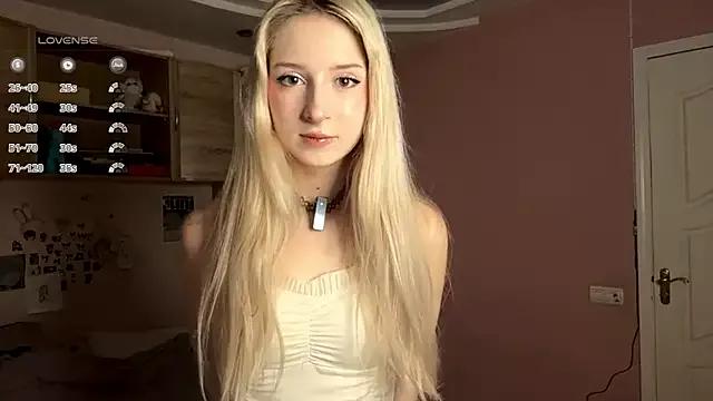 FridaAaberg on StripChat