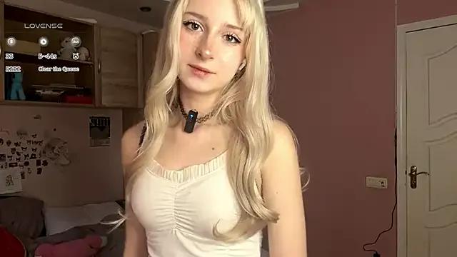 FridaAaberg on StripChat