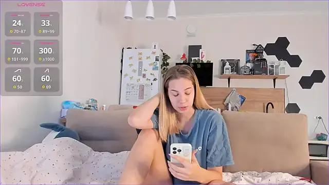 Girl_alone_home on StripChat