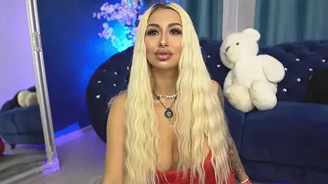 GoldenAmber on StripChat