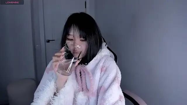 hee_young11 on StripChat