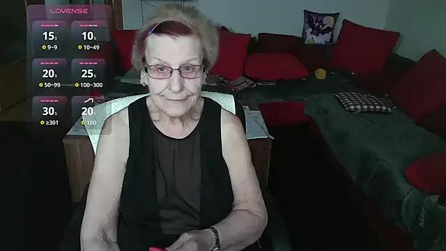 HeisseomaOriginal on StripChat