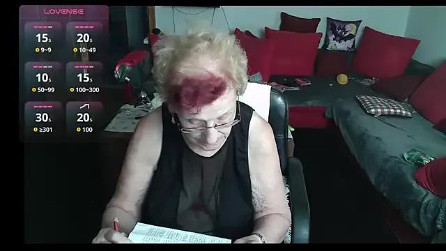 HeisseomaOriginal on StripChat