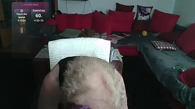 HeisseomaOriginal on StripChat