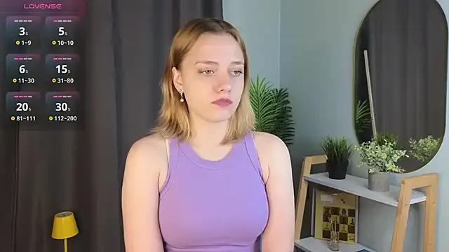 HollieCollelo on StripChat