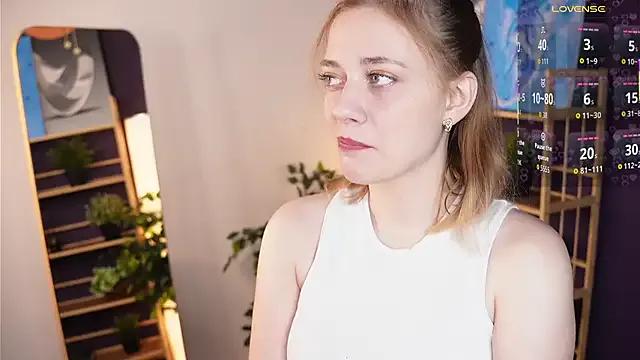 HollieCollelo on StripChat