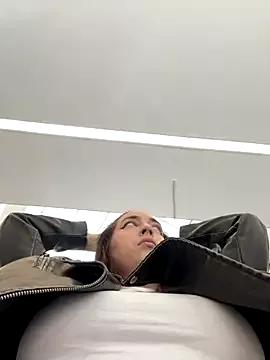 Holly_Play on StripChat