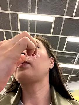 Holly_Play on StripChat