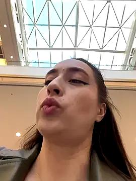 Holly_Play on StripChat