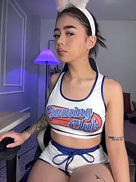 HoneyMollyX on StripChat