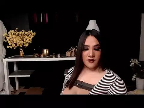 Hotcum_ella on StripChat