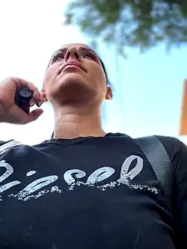 Hotmomcheckk_ on StripChat