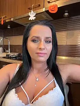 Hotmomcheckk_ on StripChat