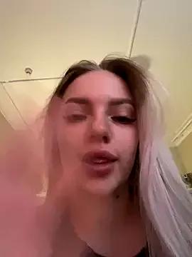 HugeBoobsAlice on StripChat