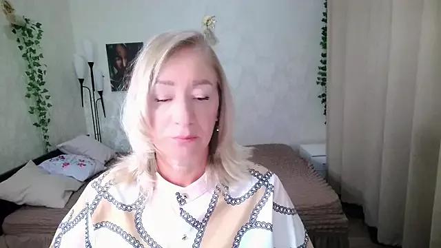 hunters_woman on StripChat