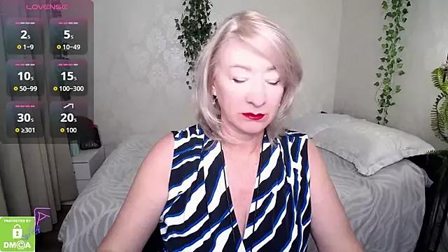 hunters_woman on StripChat