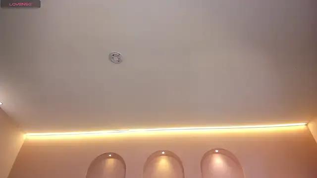 IsabellaMoreau on StripChat