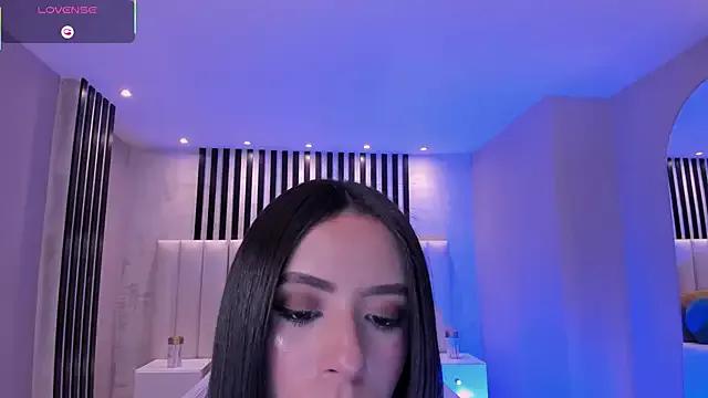 IsabellaMoreau on StripChat