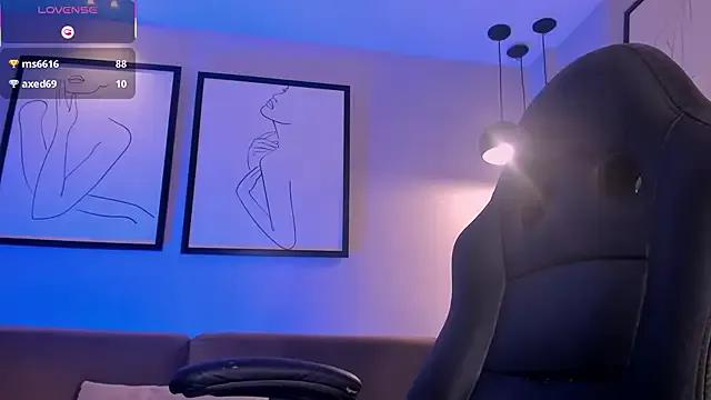 IsabellaMoreau on StripChat