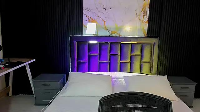 Issafoxx on StripChat