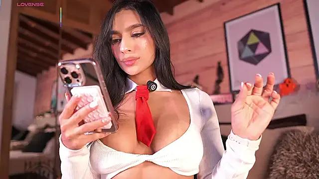 IzzyWild on StripChat