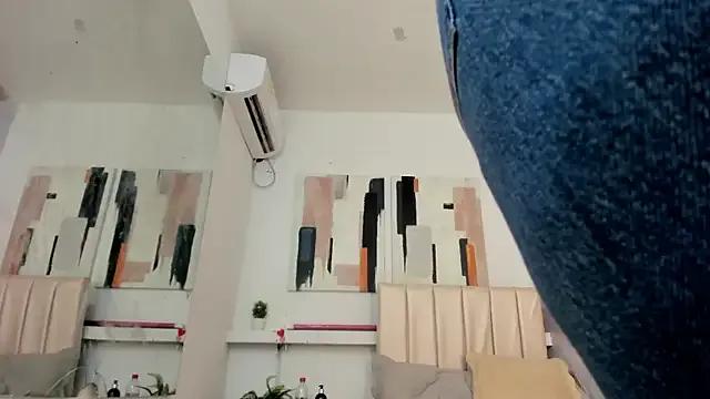 JOCELYN_SANTANA1 on StripChat