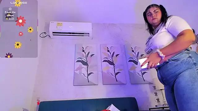 JOCELYN_SANTANA1 on StripChat