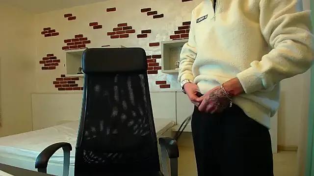 JonahShaw on StripChat