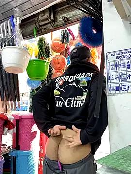 JuanZapata33 on StripChat