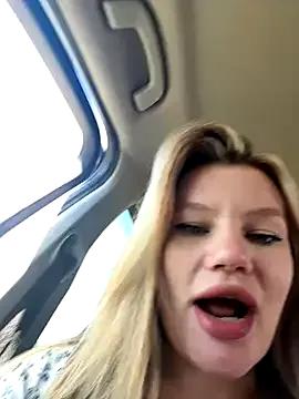 justmilaa on StripChat