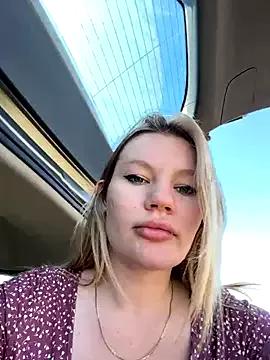 justmilaa on StripChat