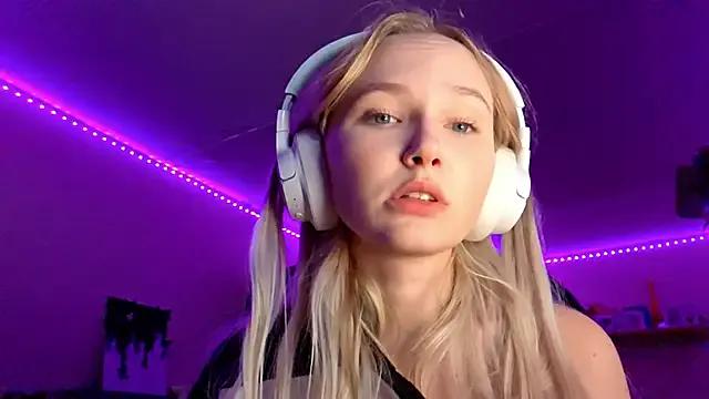 KarinRobertson on StripChat